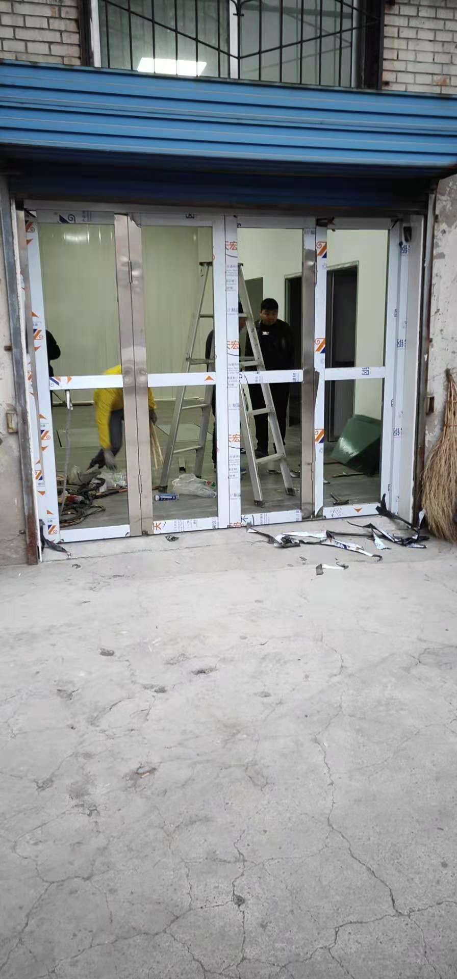 2018年11月16日平陽路農(nóng)機公司對面禮智信汽服不銹鋼折疊門案例